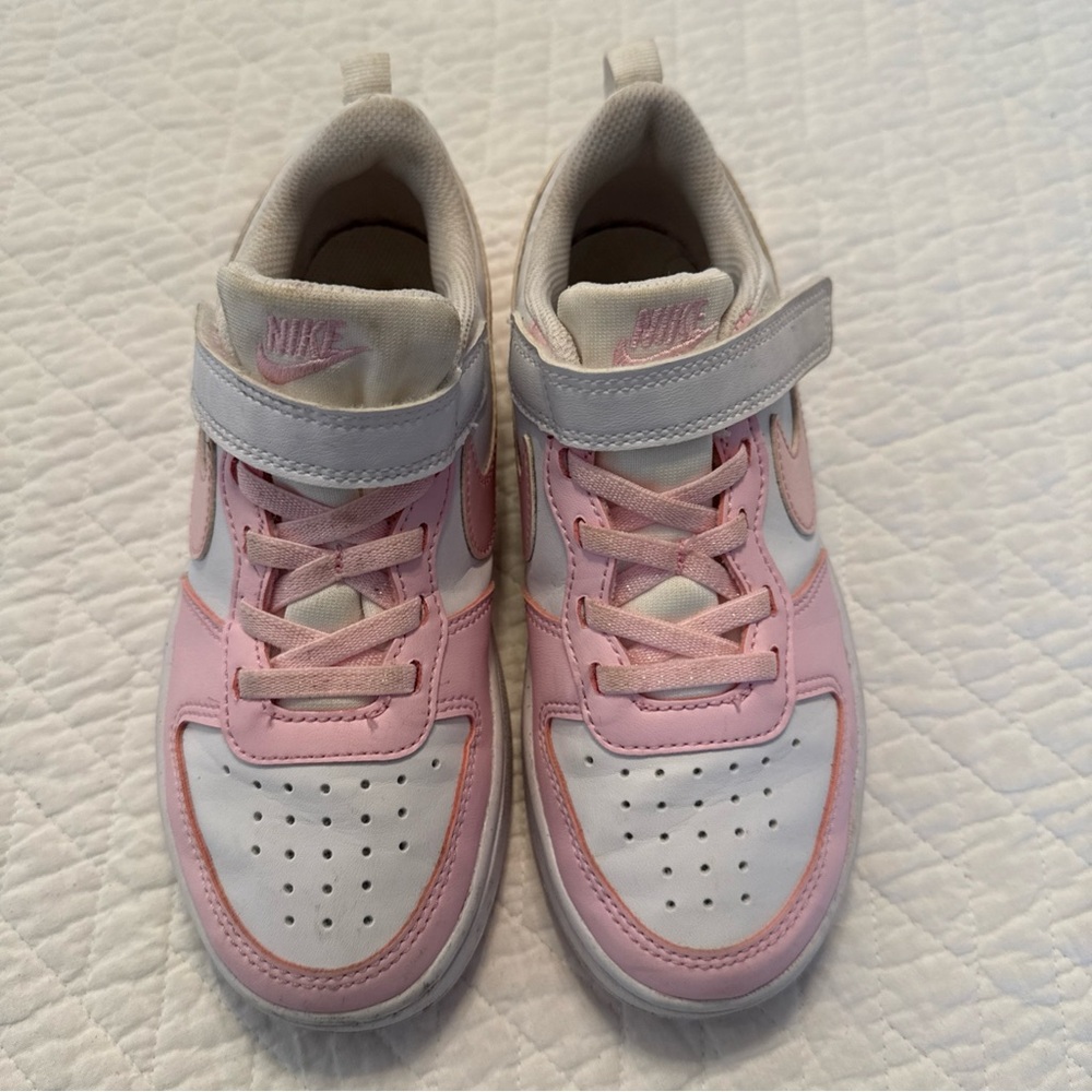 Nike Kids Sneakers in Soft Pink and White